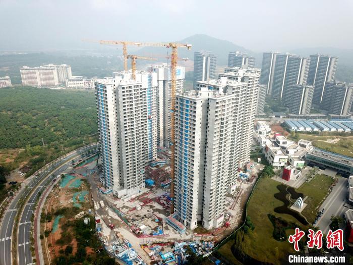 廣州一在建樓盤。 范少鵬 攝