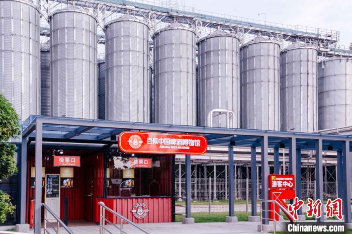 圖為基地原料立倉(cāng)?！±钅宪?攝