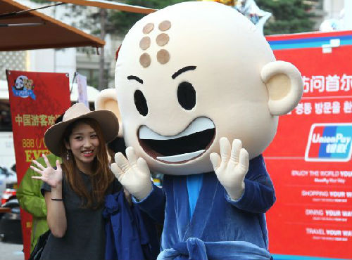 在韓國(guó)的中國(guó)游客 新華社