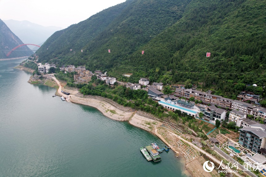 三峽里·竹枝村全長2.5公里，如一條絲帶分布于長江沿線。人民網(wǎng)記者 劉政寧攝