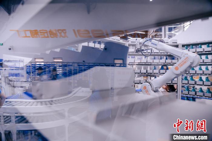 最快一個多小時，“私人訂制”的鞋子就能完成生產(chǎn)。　李南軒 攝